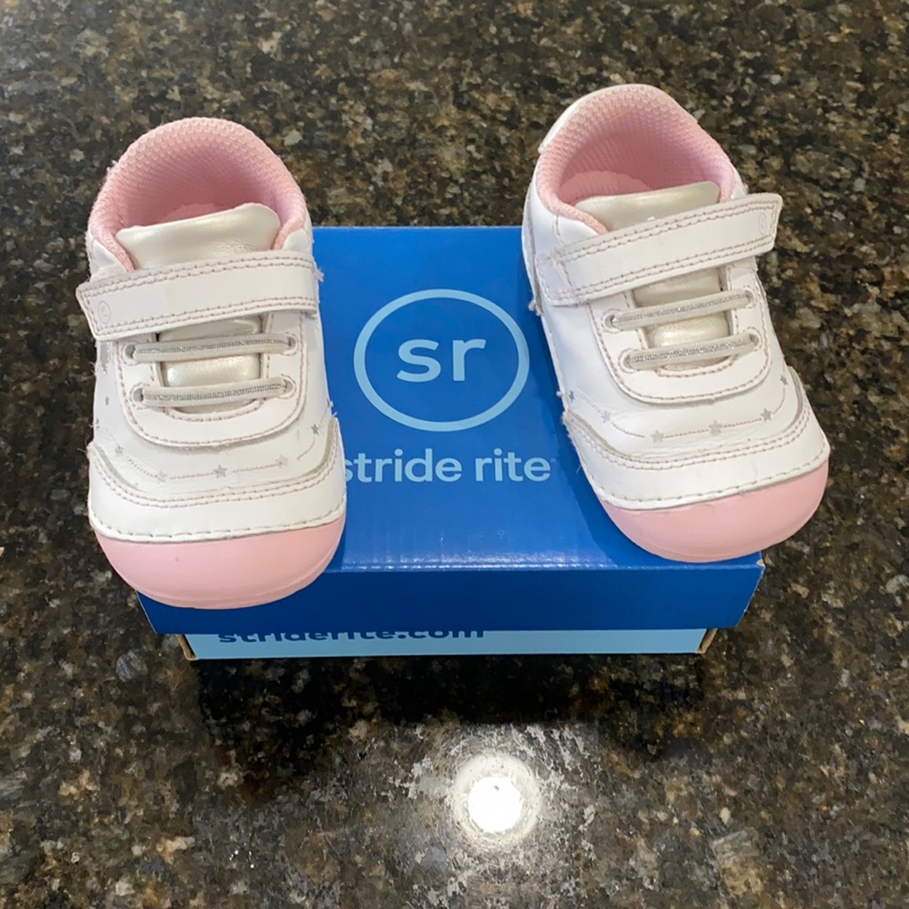 Stride Rite soft motion sneaker, little kids size 6w